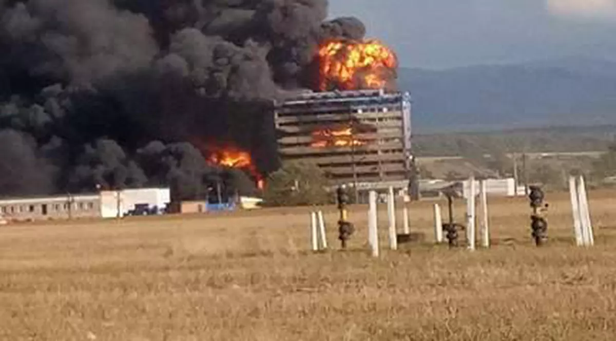 Incendiul de la Orastie a fost stins. Aerul, un râu și un pârâu au fost poluate