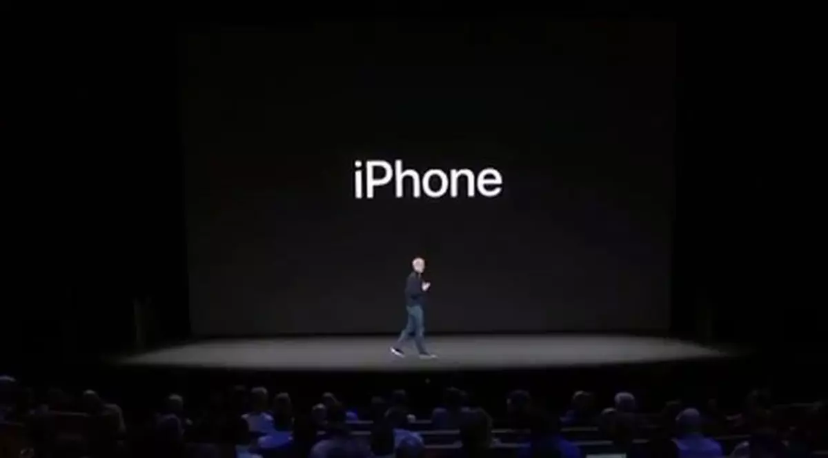 FOTO&VIDEO | iPhone X s-a lansat. Tot ce trebuie să ştii despre telefonul Apple care îţi recunoaşte faţa şi emoţiile
