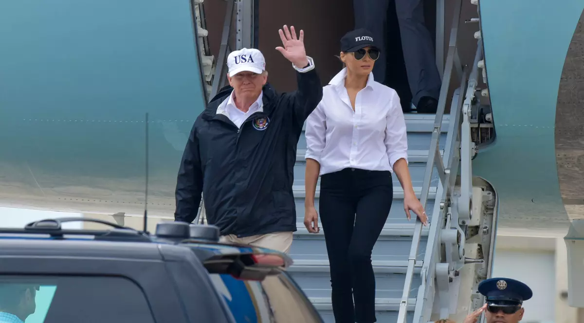 Donald Trump promite să doneze un milion de dolari victimelor uraganului Harvey