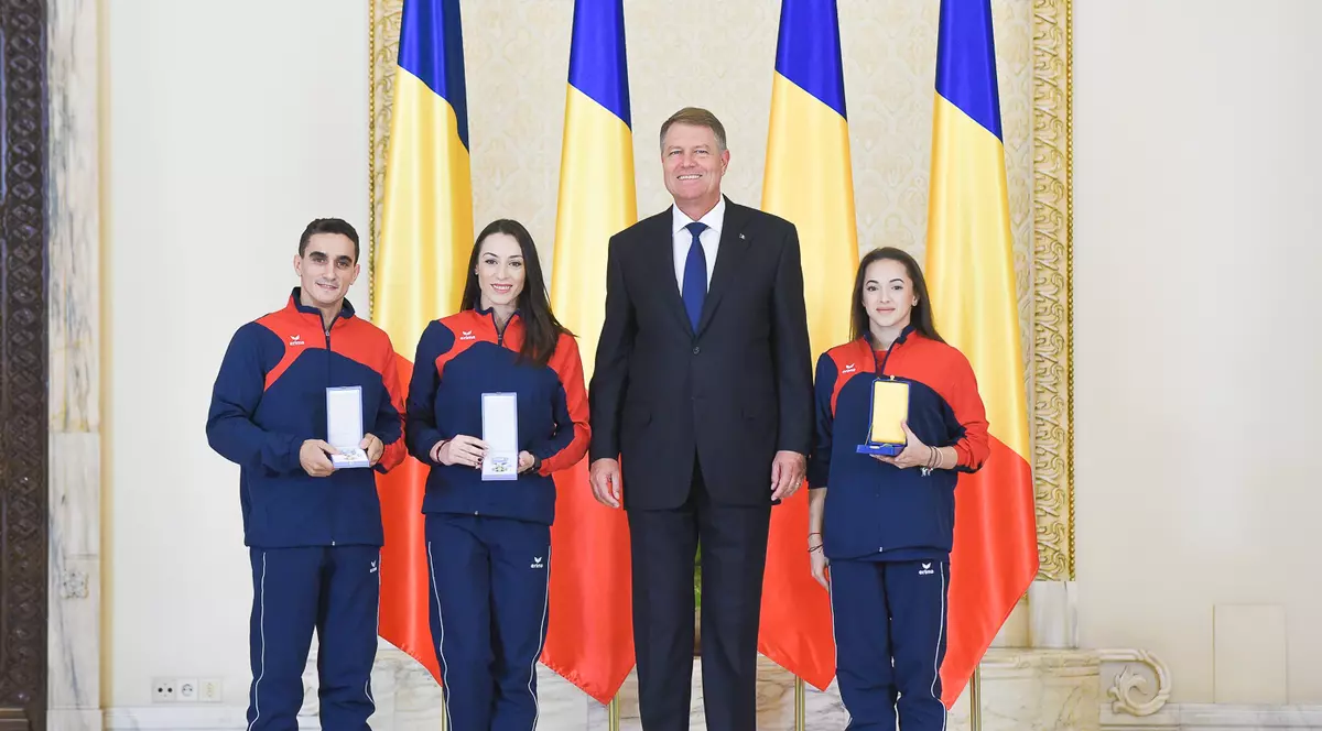 Cătălina Ponor, Marian Drăgulescu și Larisa Iordache, decorați la Palatul Cotroceni