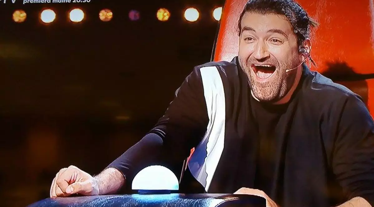 Smiley a râs la glumele concurentului