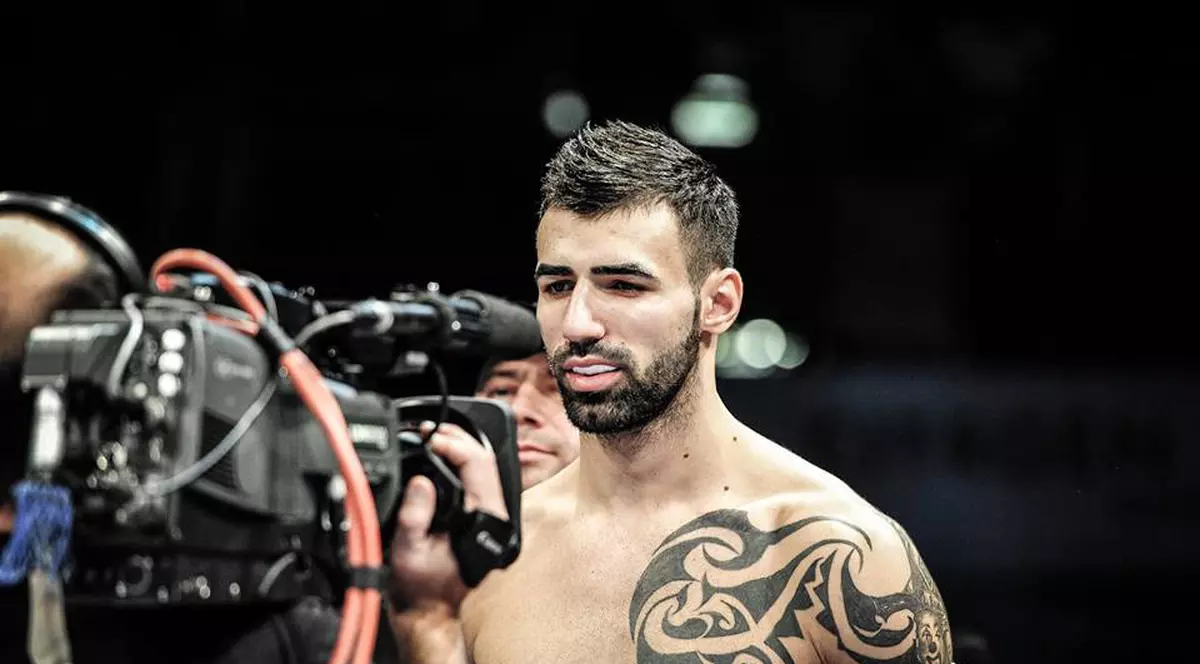 Adversarul luptătorului Bogdan Stoica, în doliu. tatăl său a murit înainte de a intra în ring la o gală