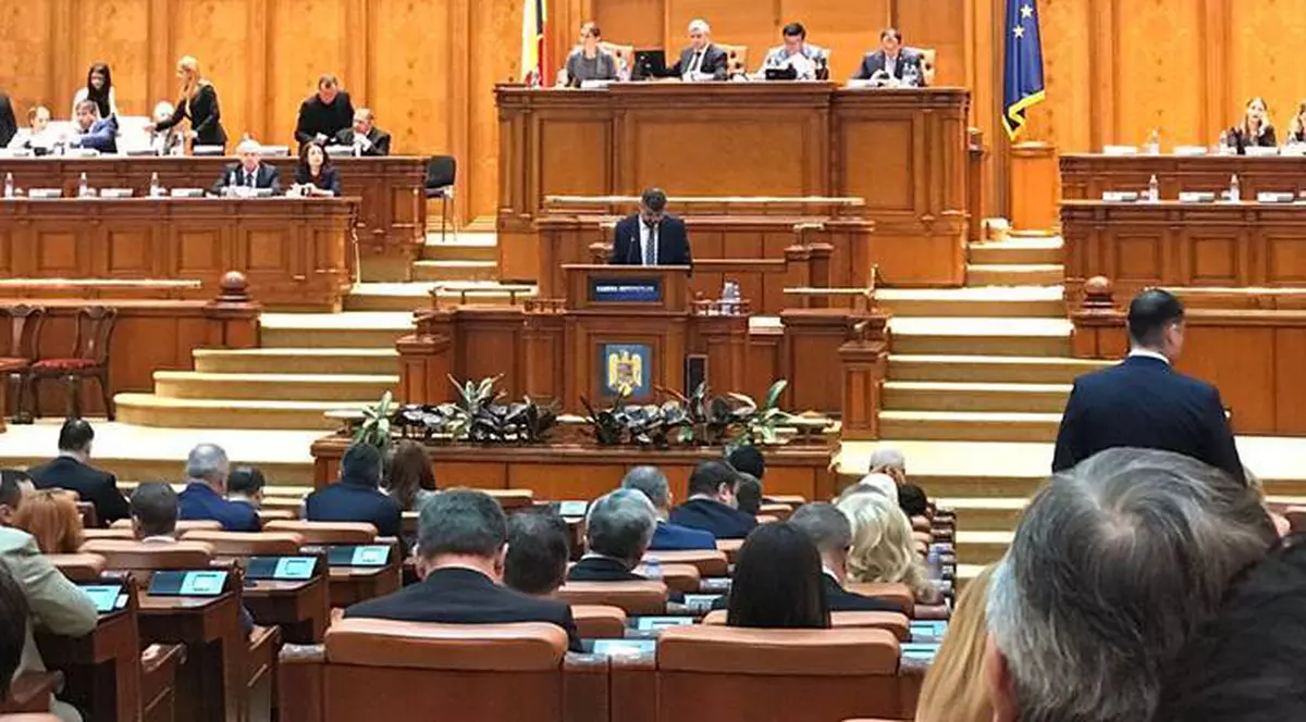 Moţiunea de cenzură ”PSDragnea, în campanie mumă, la putere ciumă" va fi citită luni