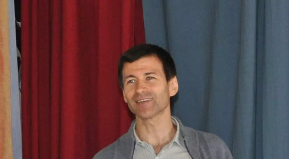 EXCLUSIV/ Zoli de la ”Sarmalele reci” nu prea mai cântă. E vegan, traduce și ține conferințe antroposofice