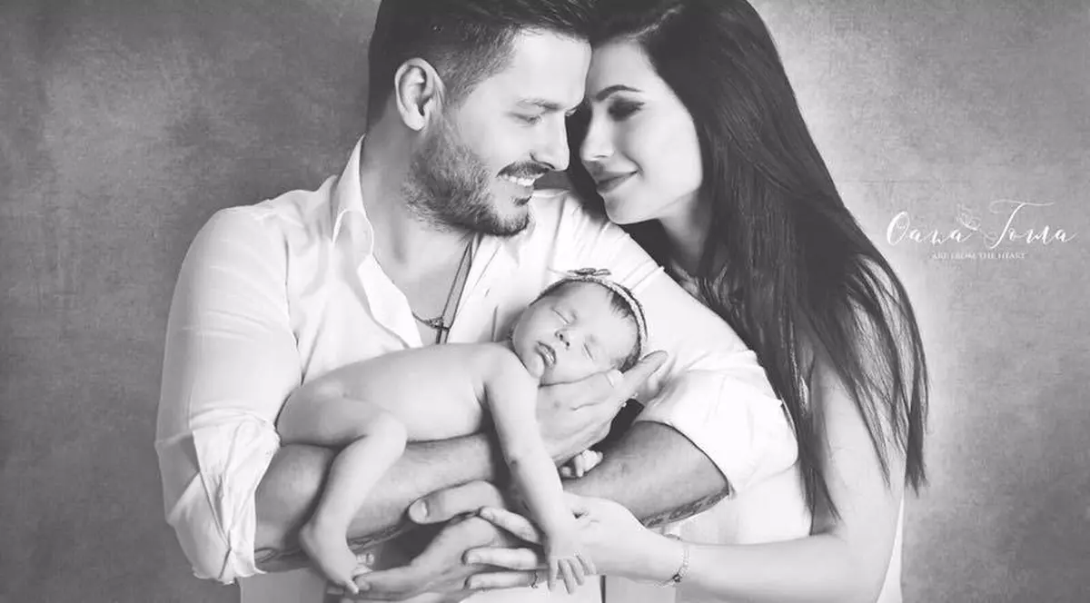 Imagine de colecție cu Liviu Vârciu, iubita și fetița lor. Tabloul perfect de familie