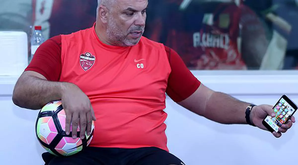 Cosmin Olăroiu are probleme în Emirate. Antrenorul român a fost suspendat două etape și amendat cu 4.000 de euro
