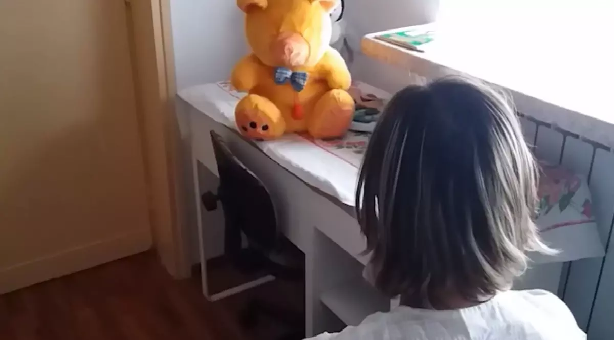 Fată de 12 ani violată de părinții ei