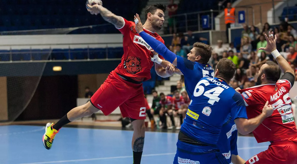Dinamo rămâne invincibilă și după etapa a șasea din Liga Națională masculină de handbal. CSM București a bătut și ea în uvertura rundei.