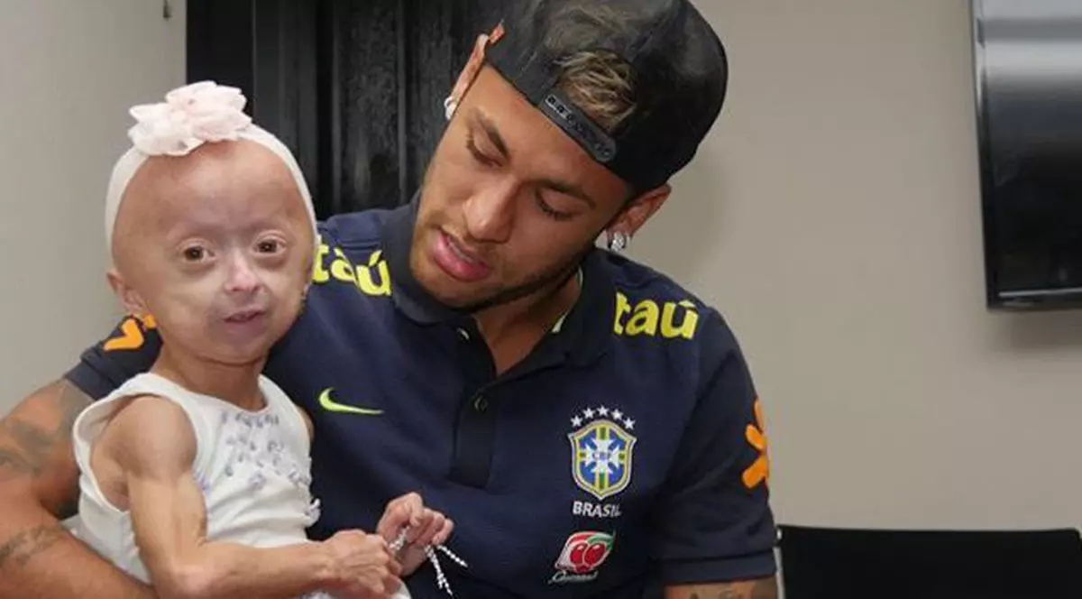 Neymar a vizitat o fetiță care suferă de sindromul Hutchinson-Gilford / GALERIE FOTO&VIDEO