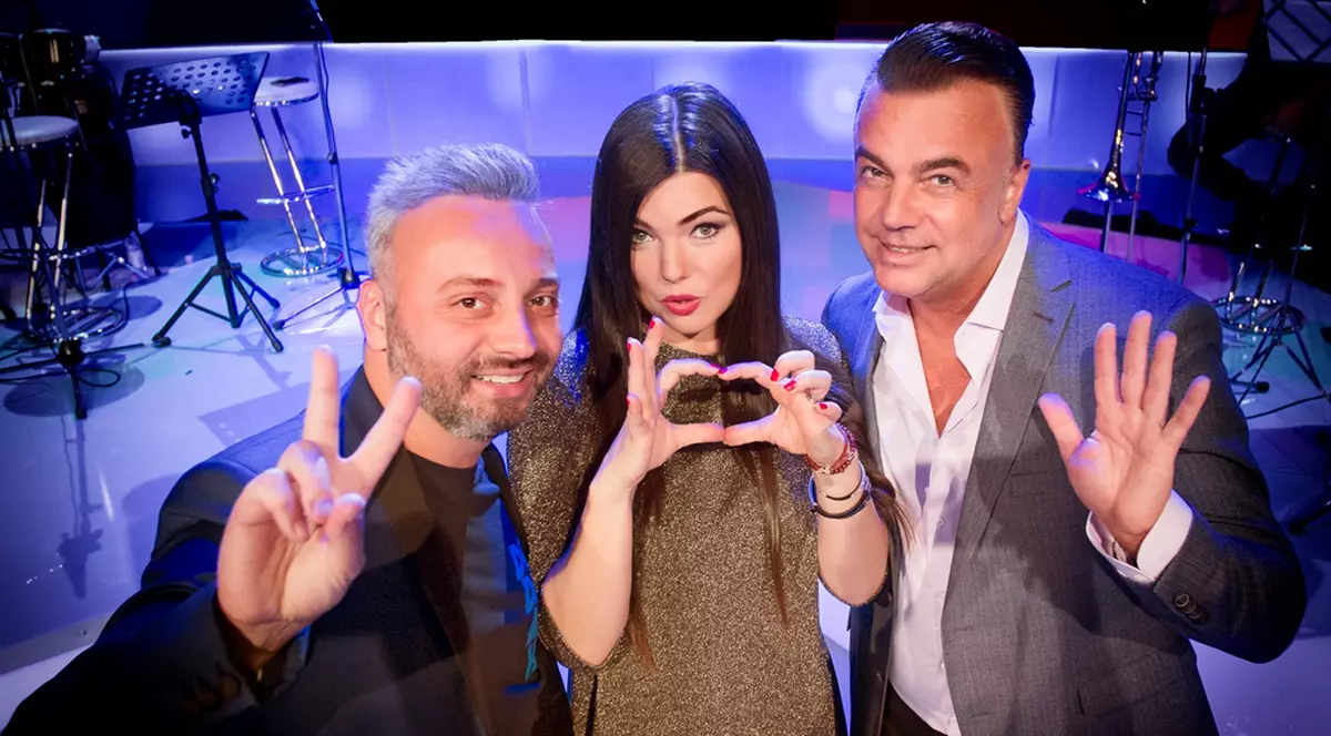 „Duelul pianelor” revine în forță. Adrian Enache, omagiu pentru Elvis Presley