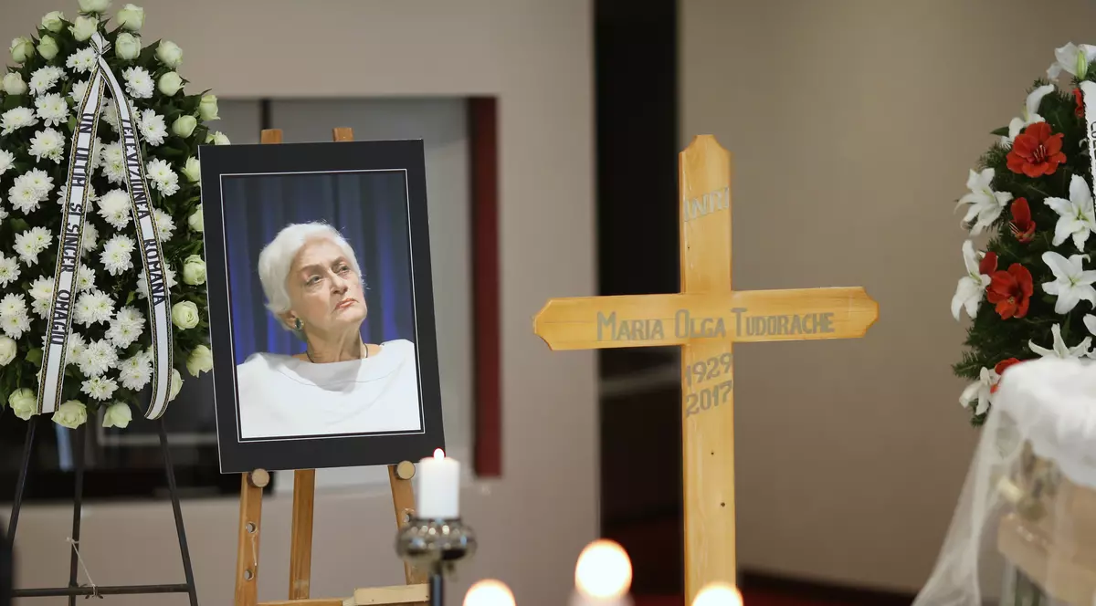 Premierul Mihai Tudose a trimis o coroană de flori la priveghiul Olgăi Tudorache. Mesajul transmis de el a atras atenția tuturor