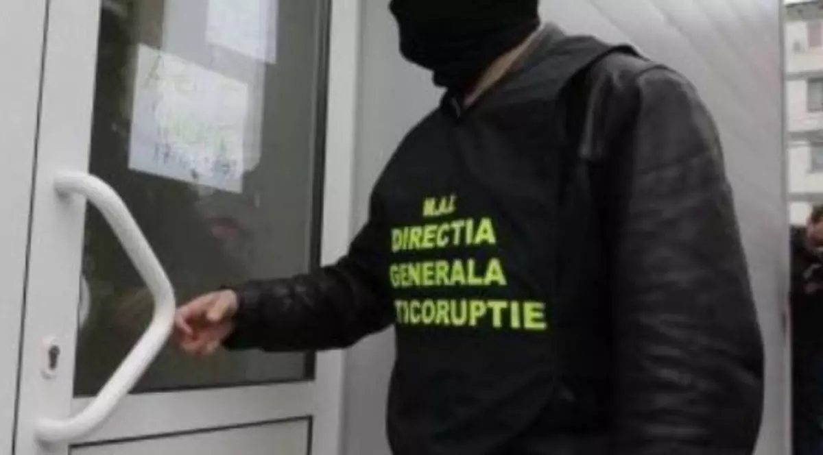 Profesori trimiși în judecată pentru luare de mită și trafic de influență