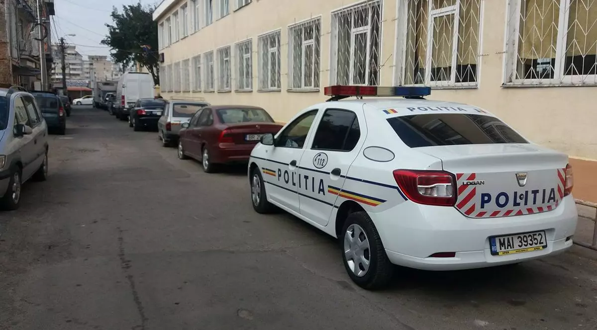 Un elev și-a tăiat venele în timpul orei, în Brăila. Imagine de coșmar pentru zeci de adolescenți