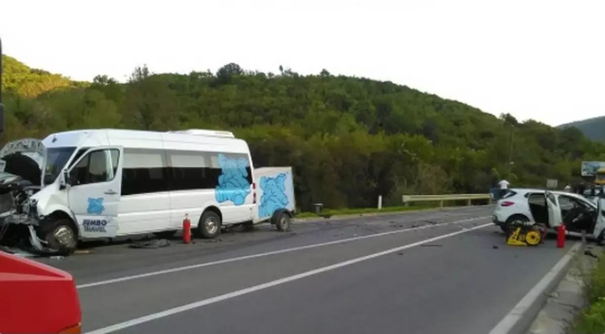 Un fotbalist a murit într-un teribil accident rutier. Alți doi sunt accidentați