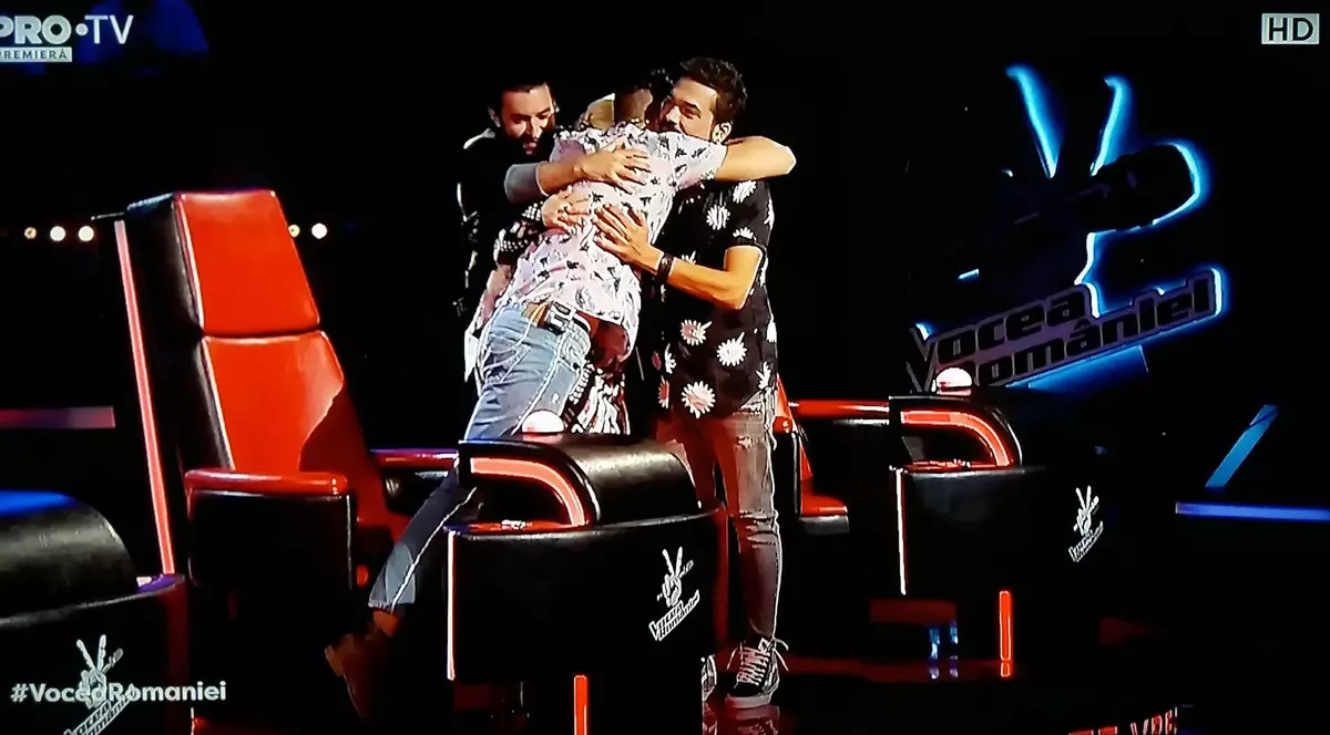 Adi Despot, îmbrățișat de colegi la Vocea României