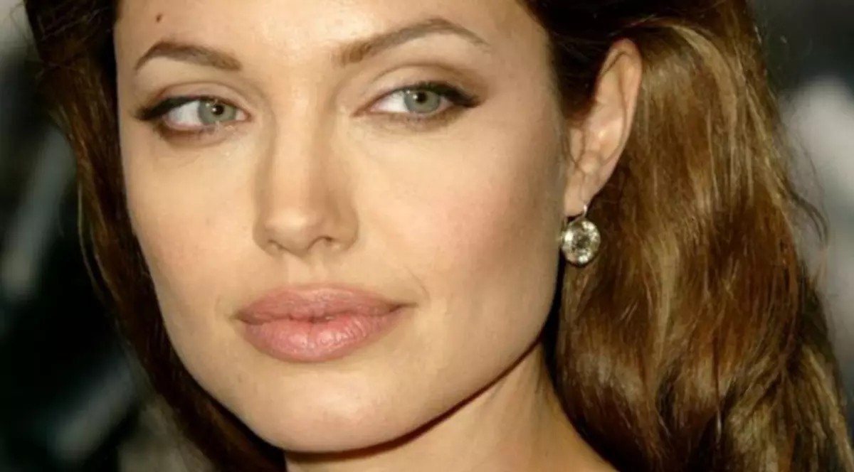 Angelina Jolie are un nou iubit! Cine este și cum arată celebrul miliardar cu care actrița are o relație | FOTO