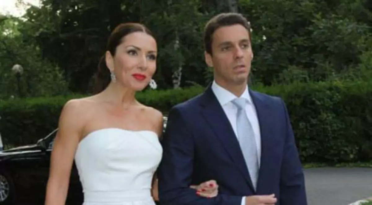 Carmen Brumă, brunetă, cu părul scurt și mai provocatoare ca niciodată. Nu le-a venit să creadă că este ea