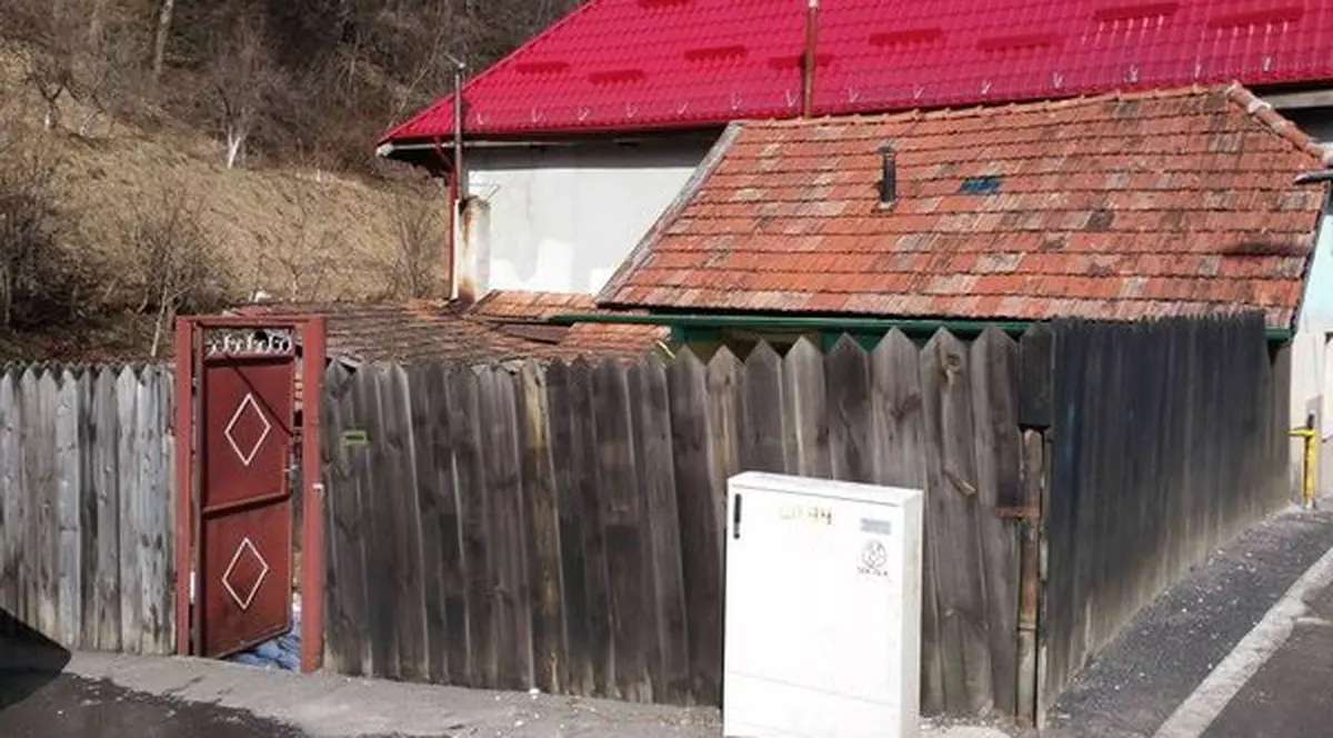 Așa arată casa cea mai mică scoasă la vânzare în România. Nu e nici cât o garsonieră
