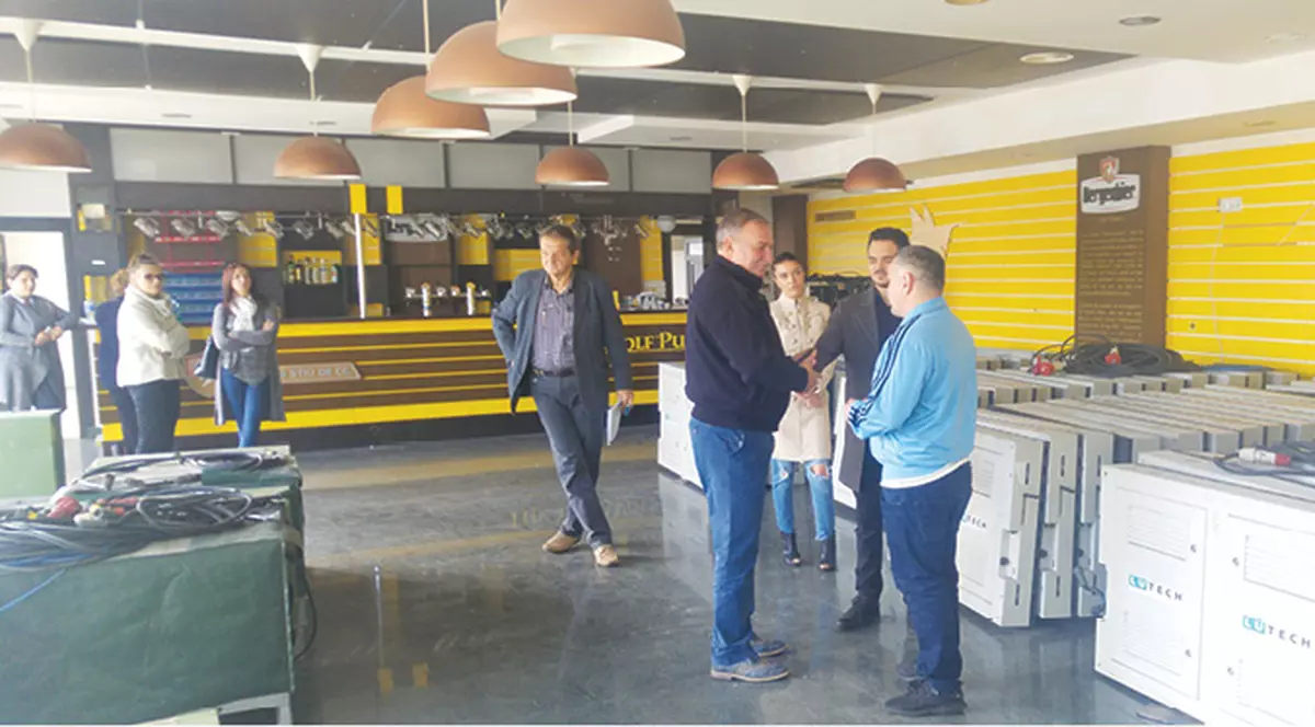 E gata! Se știe unde își mută pubul Leonard Doroftei! Fostul campion mondial de box a recepționat joi noul spațiu.