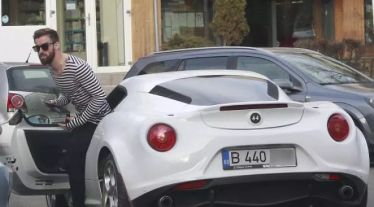 Gabi Enache, cu mașina de 100.000 de euro la McDonald's