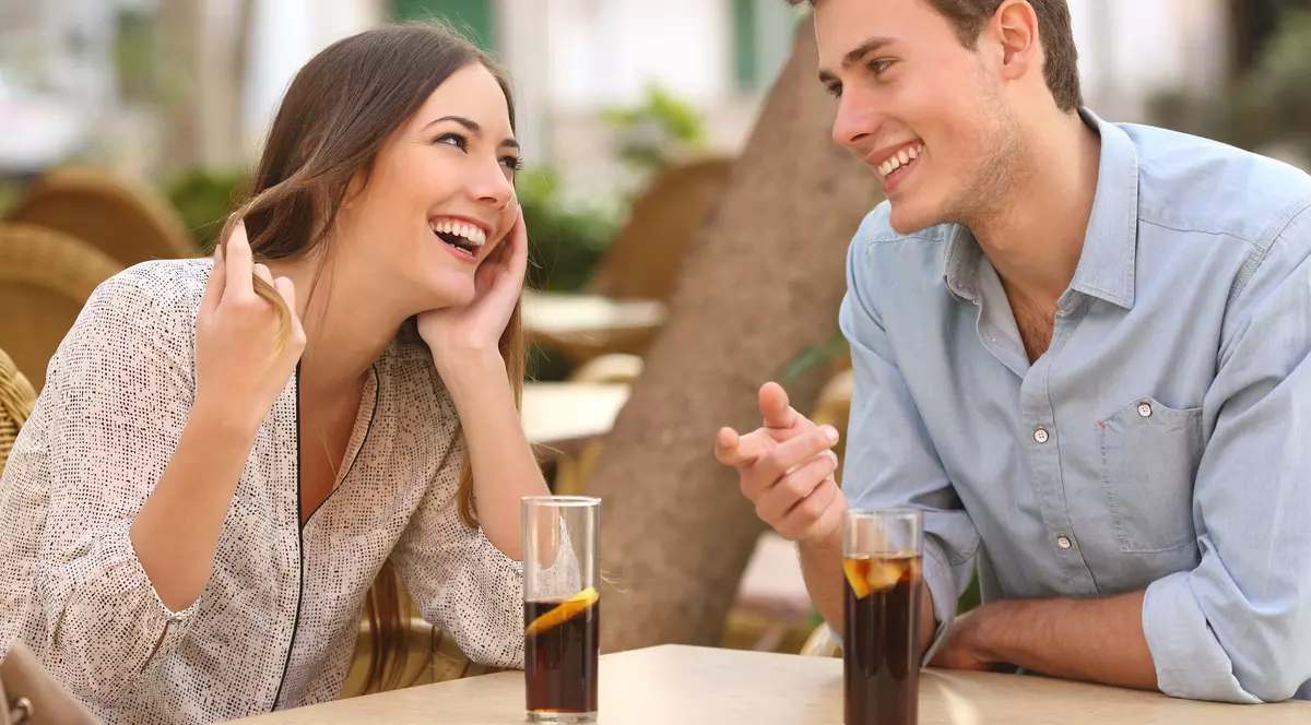 TEST. Mai știi să flirtezi?