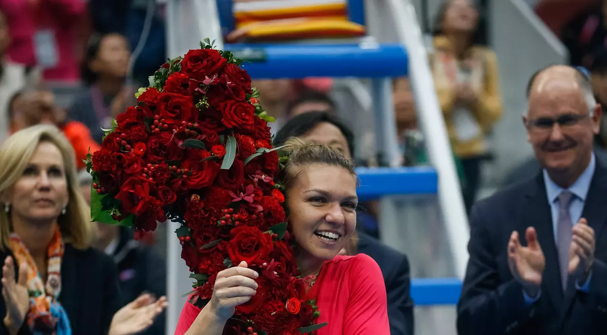 Simona Halep a început a doua săptămână ca lider mondial. ”Simo” a ajuns în Singapore. Alte patru românce în top 100 WTA