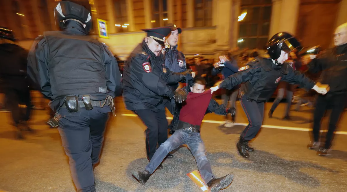 Proteste în Rusia | Peste 270 de persoane au fost arestate, în urma manifestațiilor organizate de ziua lui Vladimir Putin