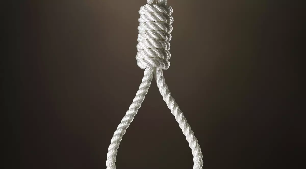 O femeie abia întoarsă de la muncă din Austria și-a găsit soțul spânzurat în vie