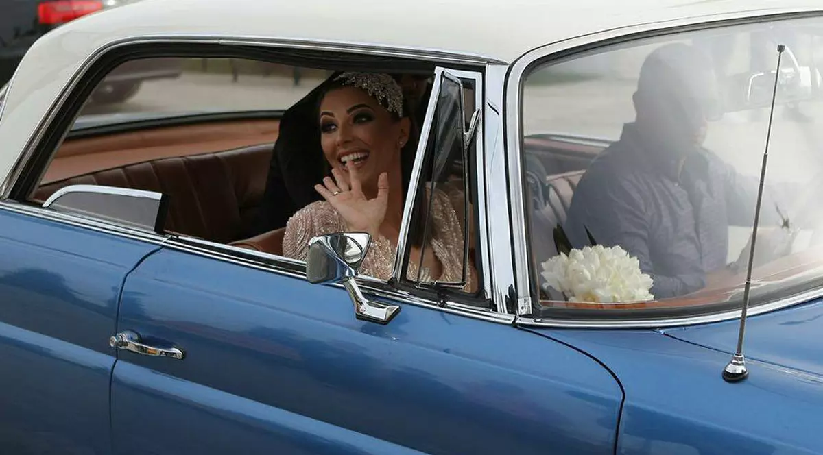 Cum s-a îmbrăcat Ilinca Vandici la petrecerea de nuntă. A fost mireasa cu cele mai multe ținute. Clipul publicat de Raluca Bădulescu