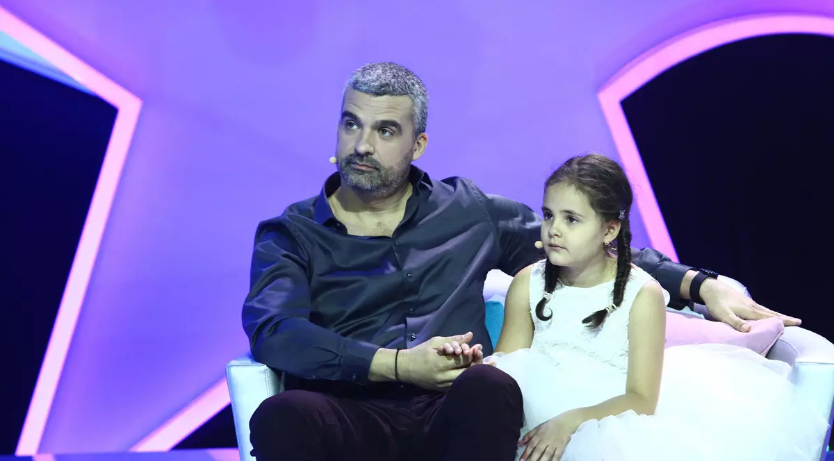 Aurelian Temișan, dat afară din corul școlii și corigent la muzică. Ce alte dezvăluiri face fiica sa, Dora, la “Aici eu sunt vedeta”