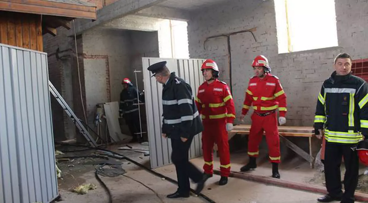 Autorizațiile de securitate la incendiu sunt obligatorii de o lună. Instituțiile și firmele care funcționează fără a avea autorizație de securitate la incendiu sunt riscă amenzi între 20.000 şi 50.000 de lei.