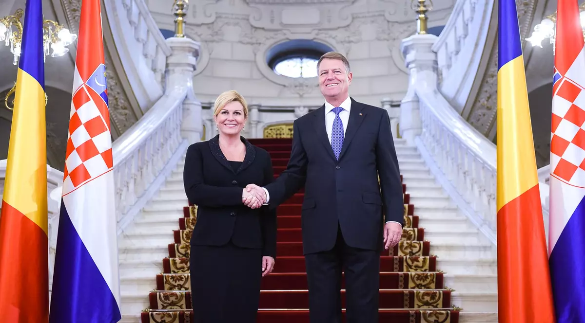 Iohannis: Președintele Croației a venit la noi cu avion de linie