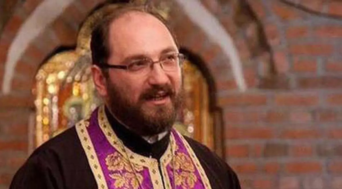 Crăciunul nu vine la întâmplare, nici pentru a împlini calculele numerologilor de astăzi și nici pentru a umple rafturile de produse de post ori dulce sau pentru a ne transforma în ”alergătorul la raft. Sărbătoarea nu trece după cele trei zile libere, ci ”șade asemeni unui izvor de făptuire și har”, spune, pentru Libertatea, părintele Constantin Necula, care ne sfătuiește ”să lăsăm năravurile vechi și să ne curățim”.