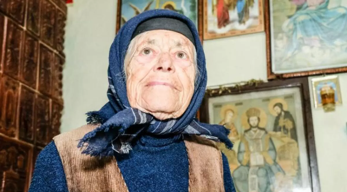 Povestea Gherghinei, pensionara de 93 de ani care mănâncă o dată pe zi, dar a donat 10.000 de lei pentru Catedrala Mântuirii Neamului