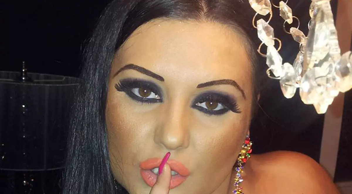 Bianca Rus și-a micșorat stomacul și deja a slăbit vizibil. A scăpat de 6 kilograme într-un timp record