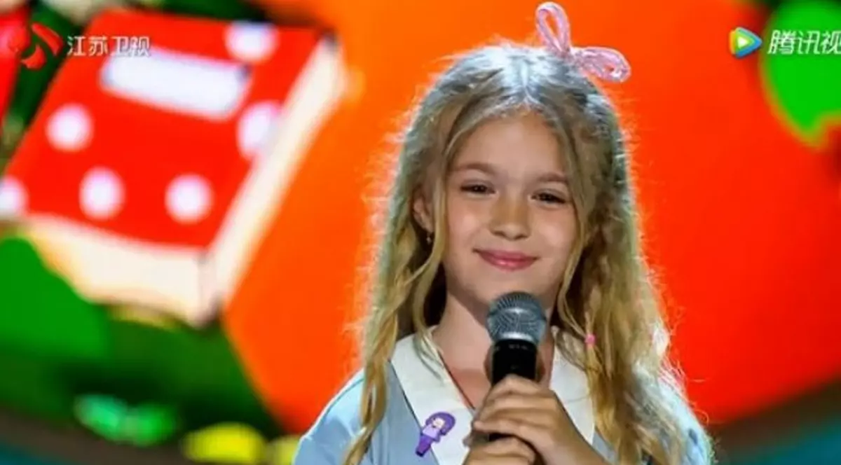 VIDEO | Românca Siena Vușcan, în vârstă de șapte ani, a devenit vedetă în China. Vocea ei i-a adus faima