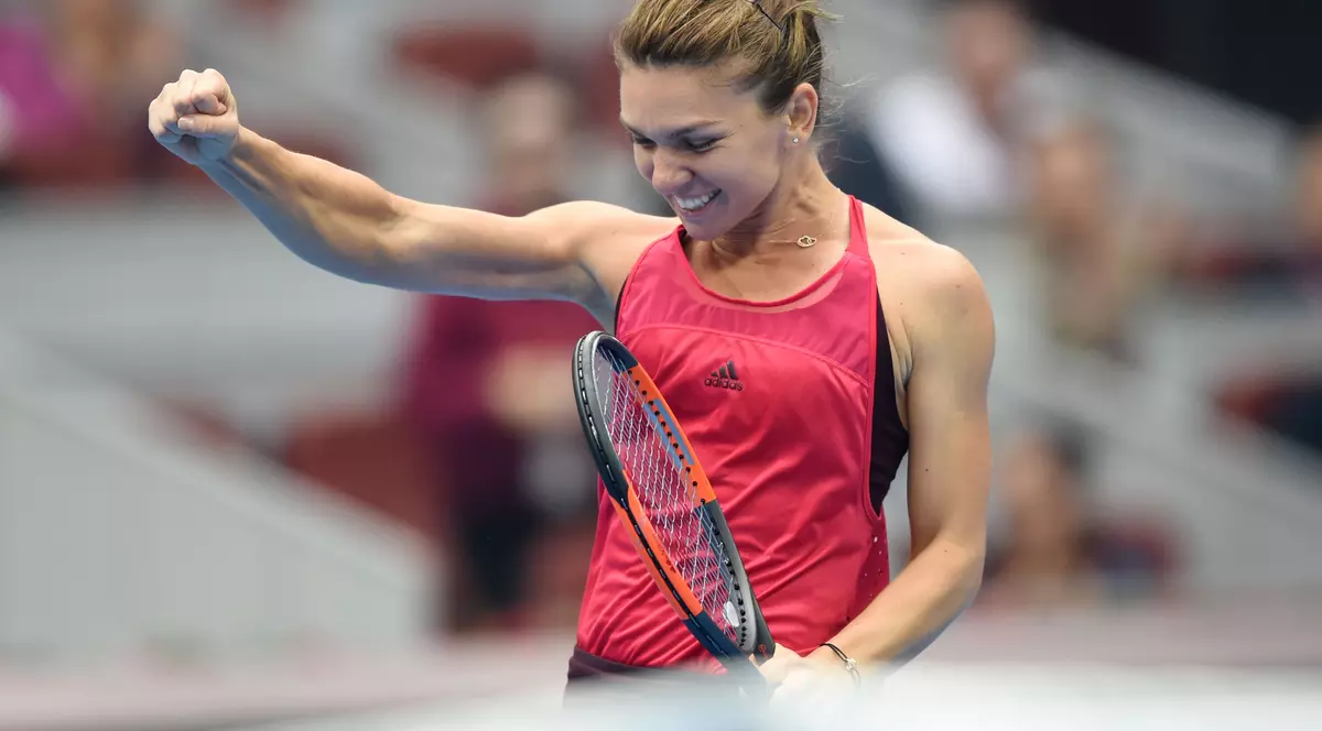 Simona Halep se bucură cu pumnul strâns după o victorie obținută în 2017. (FOTO: Northfoto)