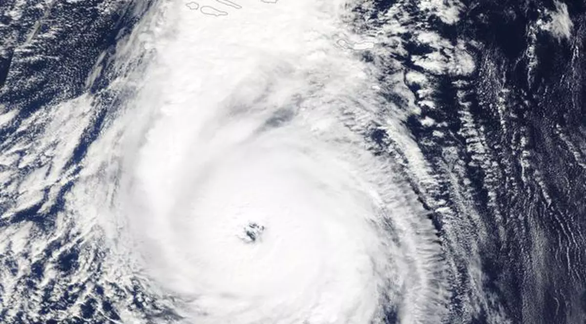 Școli închise în Irlanda înainte de sosirea uraganului Ophelia