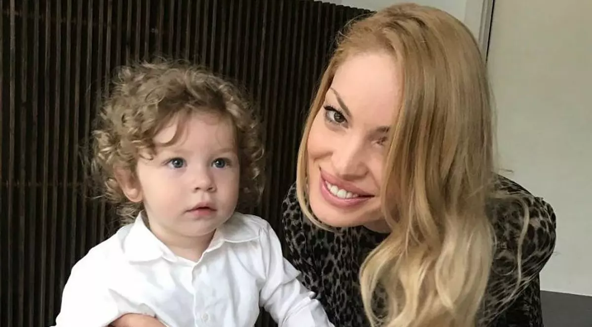 Valentina Pelinel, mărturisiri uimitoare despre familia ei. ”Nu-mi dă niciun motiv să merg și să zâmbesc pe la panouri”