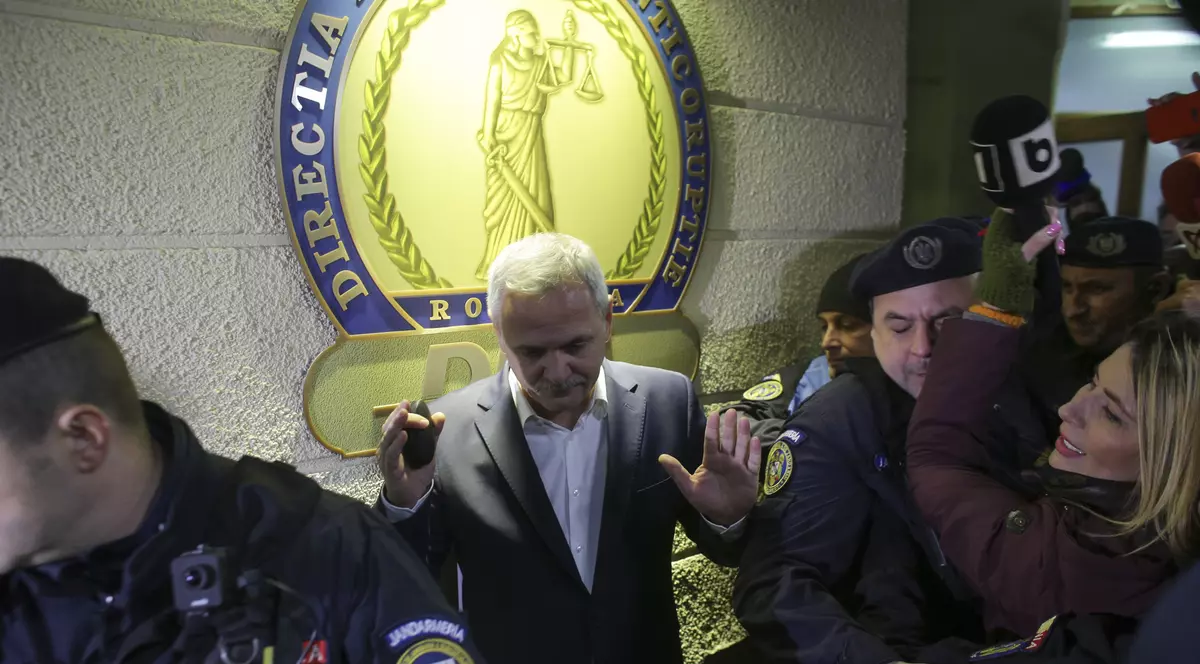 Tel Drum ar beneficia de amnistia fiscală pregătită de Guvern. Liviu Dragnea, liderul PSD, despre care procurorii spun că deține Tel Drum din umbră, la ieșirea de la DNA