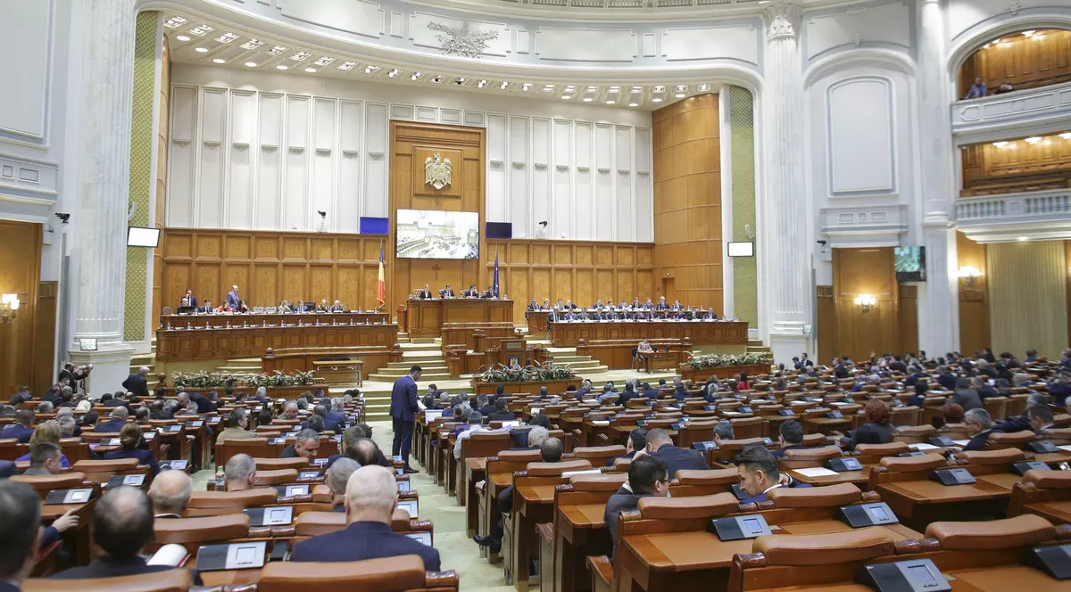 PNL a depus moțiunea simplă ”'Educaţi România, nu o pesedizaţi!”