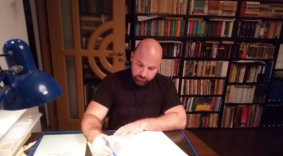 Agentul șef principal Dan Ungureanu a adunat mii de crâmpeie din istoria mondială. Polițistul-colecționar ține, de peste trei decenii și jumătate, pasul cu trecutul