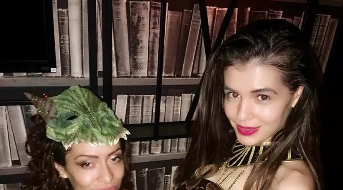 Monica Gabor a încins atmosfera în mediul virtual. A purtat cel mai sexy costum de Halloween