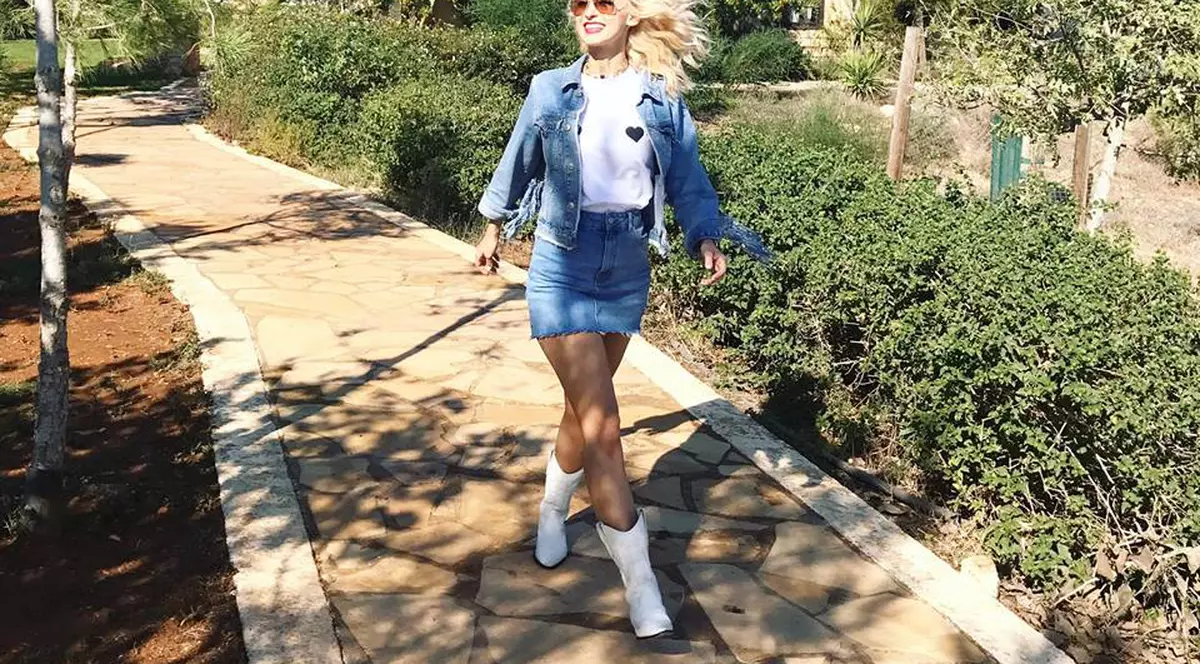 Andreea Bălan și soțul ei au plecat în Cipru. Ce sexy e artista la malul mării