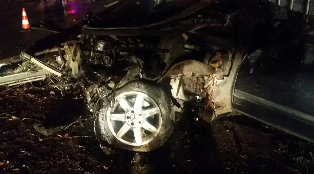 FOTO/ Accident grav în Timiș. Un tânăr de 19 ani a murit, iar alți doi au fost răniți