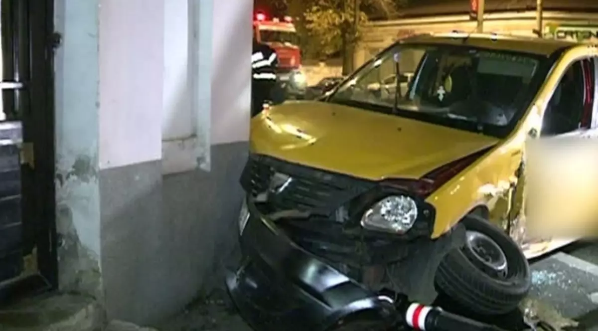 Accident cu un taxi, lângă Spitalul Militar din Capitală