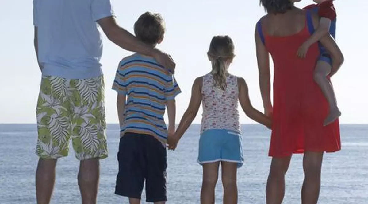 Peste 1.500 de copii din Vrancea au părinții plecați la muncă în străinătate