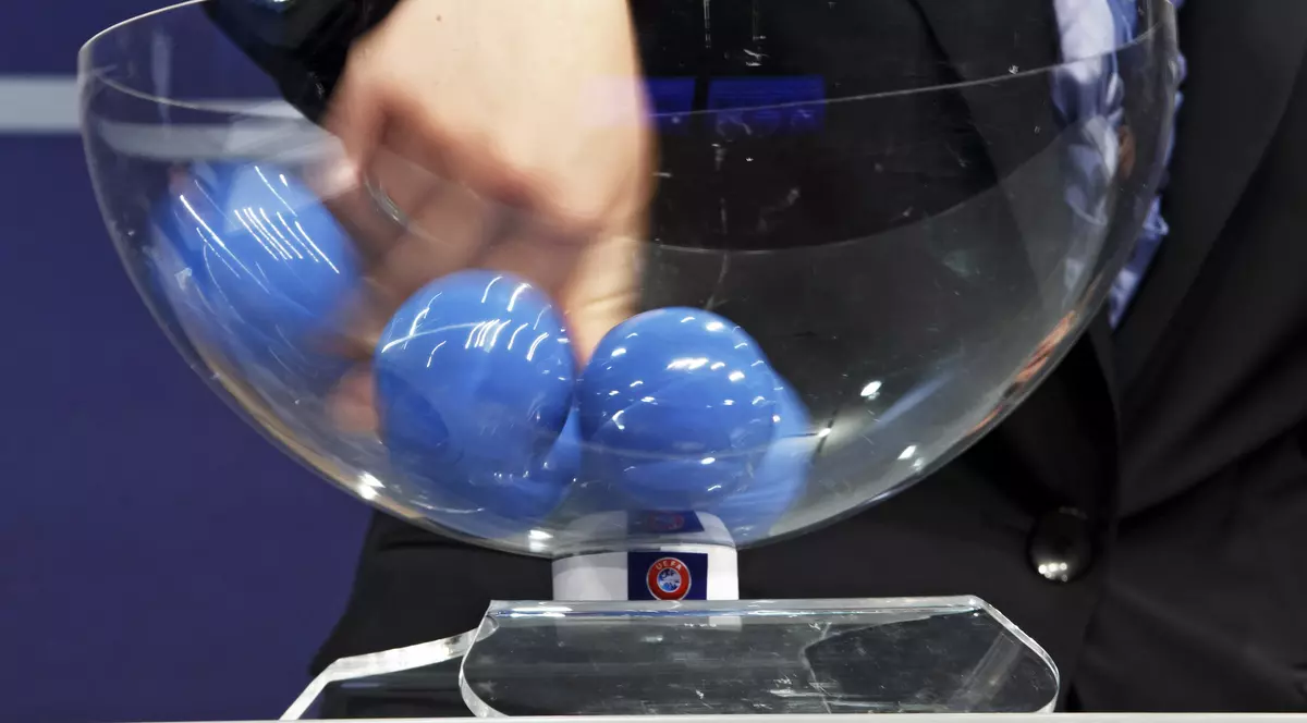 Urnele pentru tragerea la sorți a grupelor Cupei Mondiale din 2018, care va avea loc pe 1 decembrie