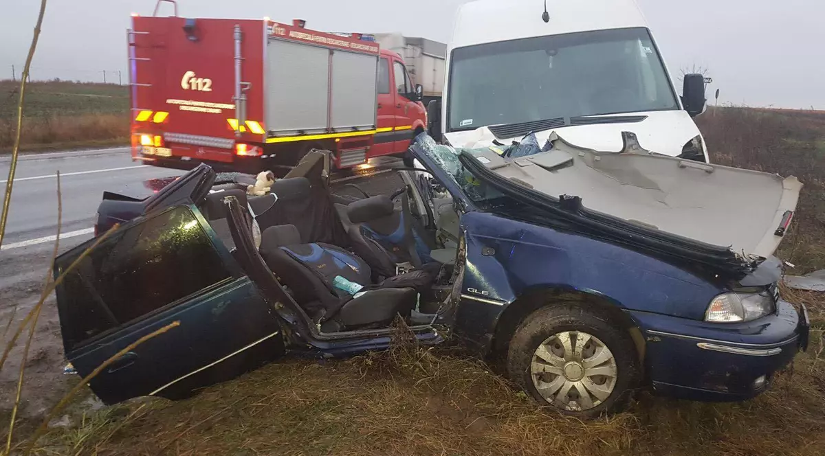 Rămas fără permis și fără dovadă, un vitezoman teribilist nu s-a lăsat și a provocat un accident