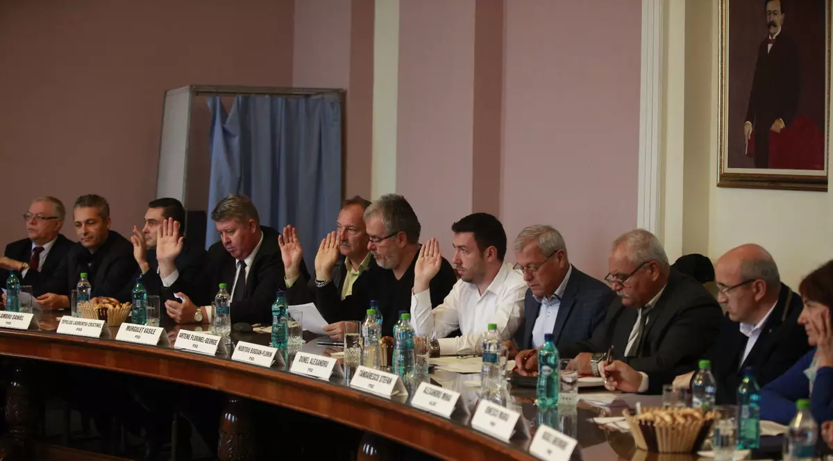 Buzoienii nu mai pot usca rufele la vedere, și nici scutura covoarele în fața blocurilor